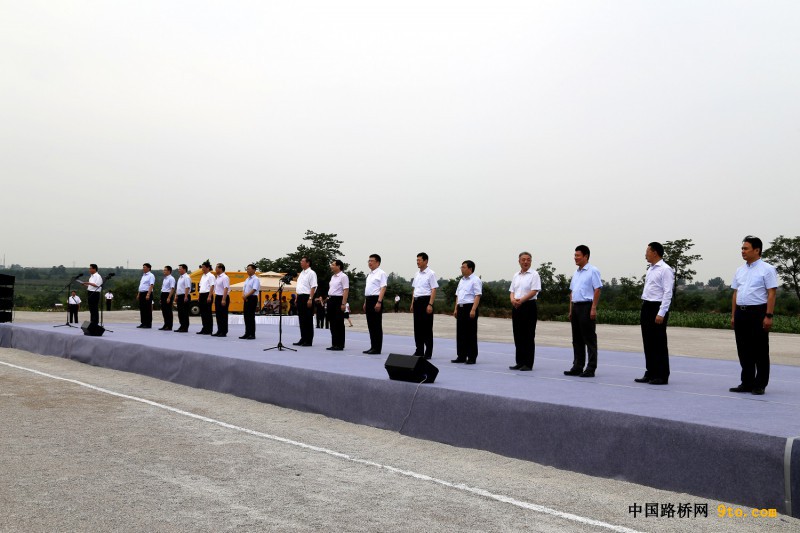圖為為合銅、吳華高速公路項(xiàng)目開工儀式現(xiàn)場(chǎng)1